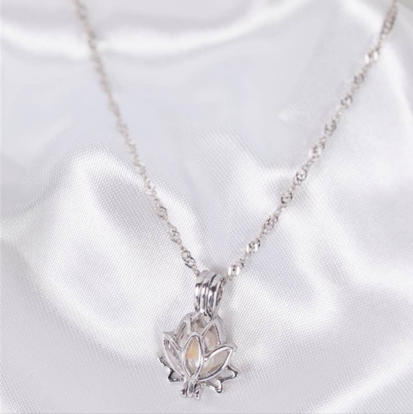 Silver Lotus Pearl Necklace - Picture 3 of 3